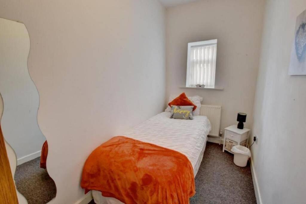 Pomfret House, 3 Bedrooms, Burnley Central, Contractors And Groups First Choice, Free Parking Экстерьер фото